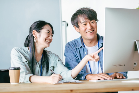 プログラミングバイト　在宅　パソコン　学生