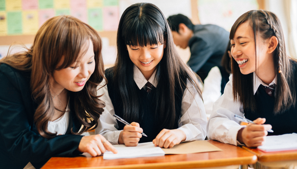 勉強する子供